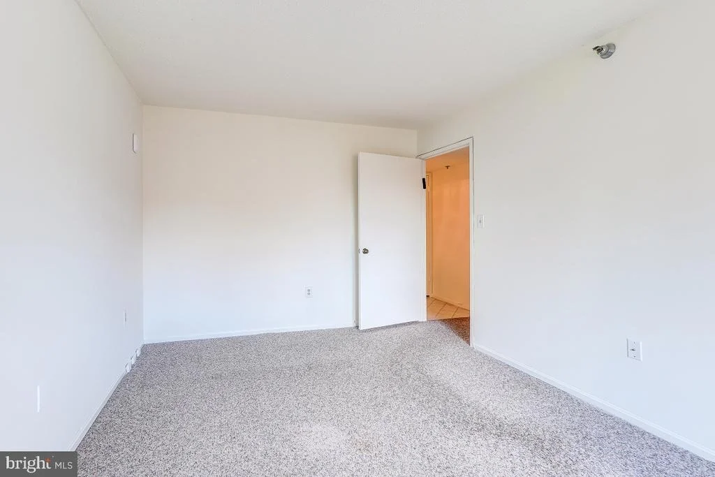Photo of Unit 41014 at 15100 INTERLACHEN DRIVE
