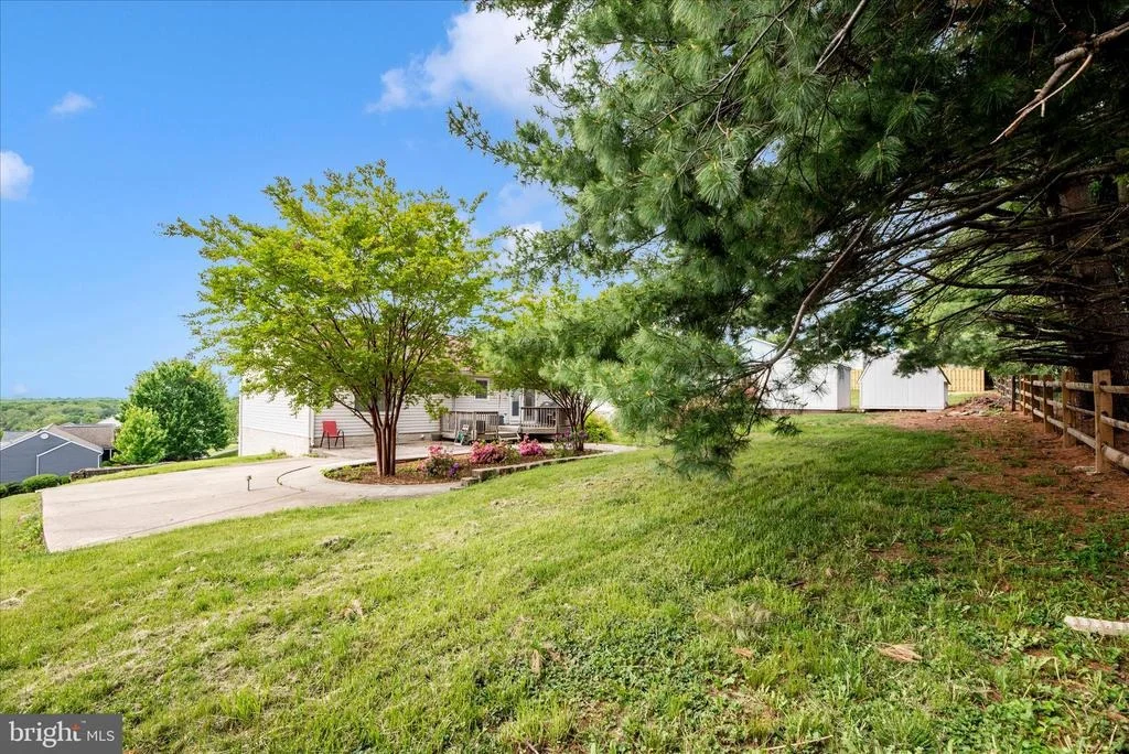 Photo of 127 SUNHIGH DRIVE