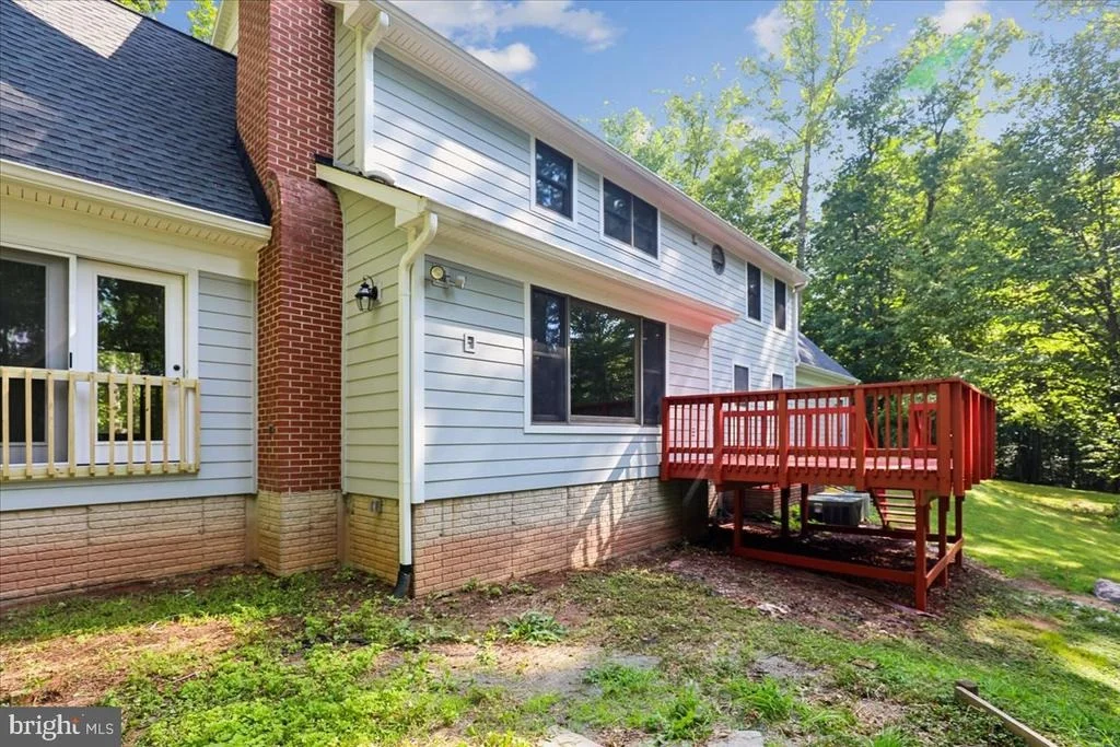 Photo of 8253 HONEYSUCKLE ROAD