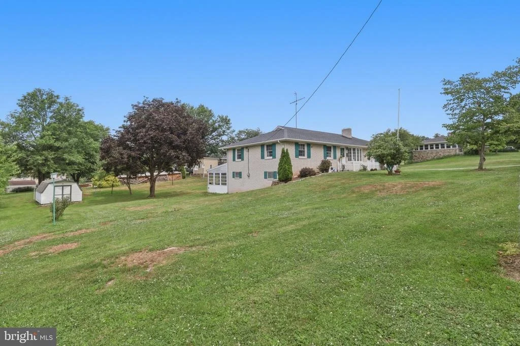 Photo of 5893 AMBAU ROAD