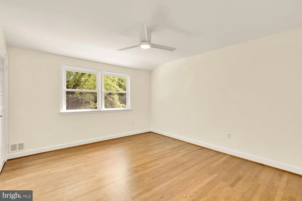 Photo of 5810 OVERLEA ROAD