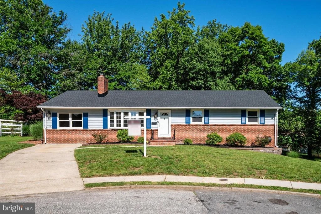Photo of 596 FOREST VIEW ROAD