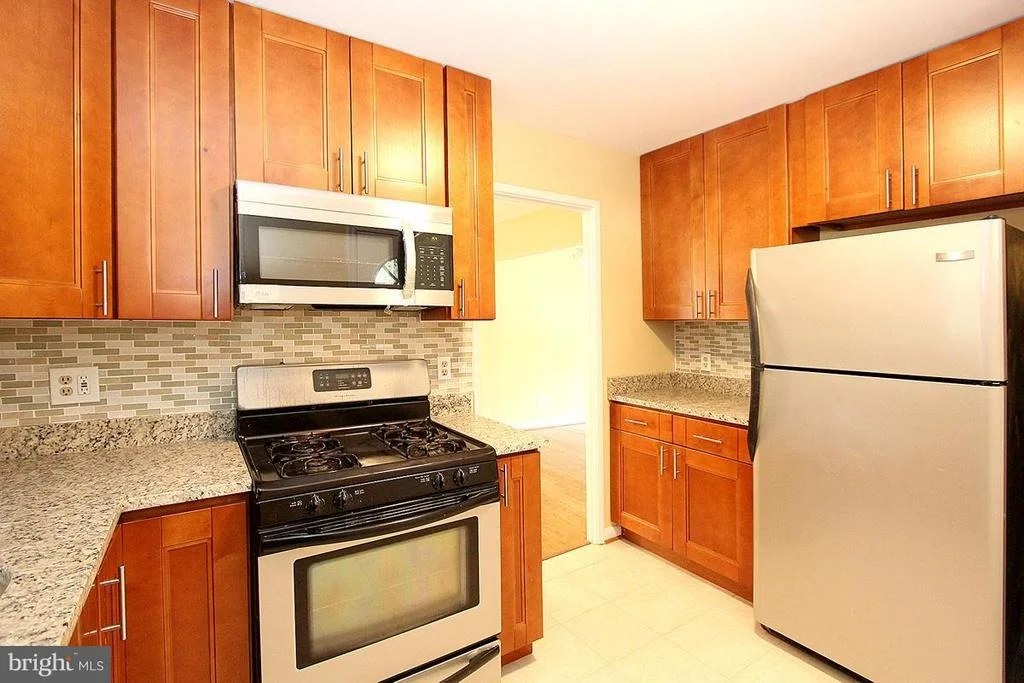 Photo of 911 WHITE WAY