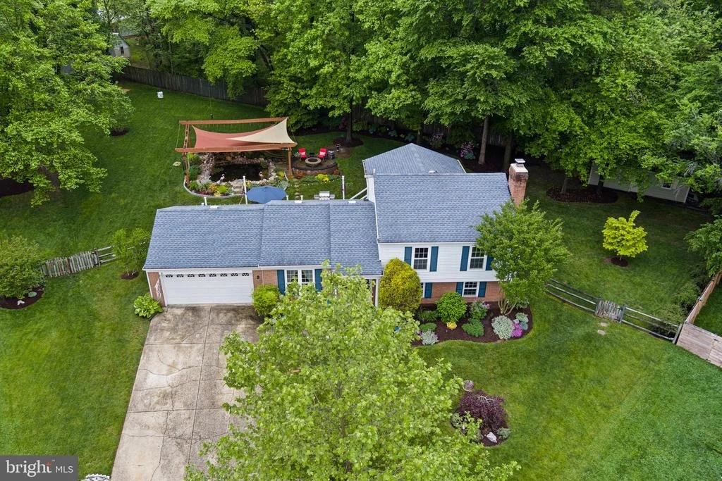 Photo of 10000 MADRONAWOOD DRIVE