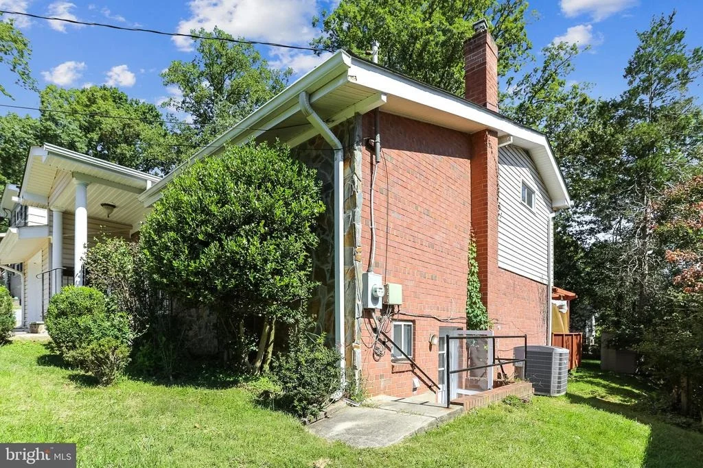 Photo of 816 HILLSBORO DRIVE