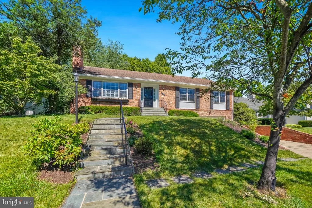 Photo of 7214 POMANDER LANE