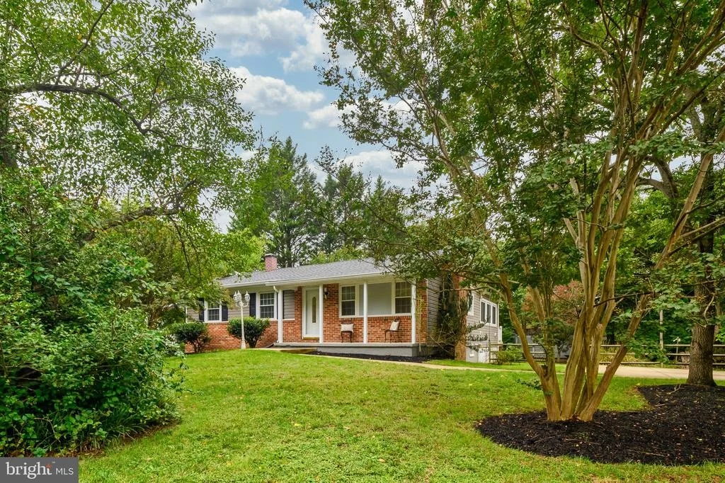 Photo of 1523 MANOR VIEW ROAD