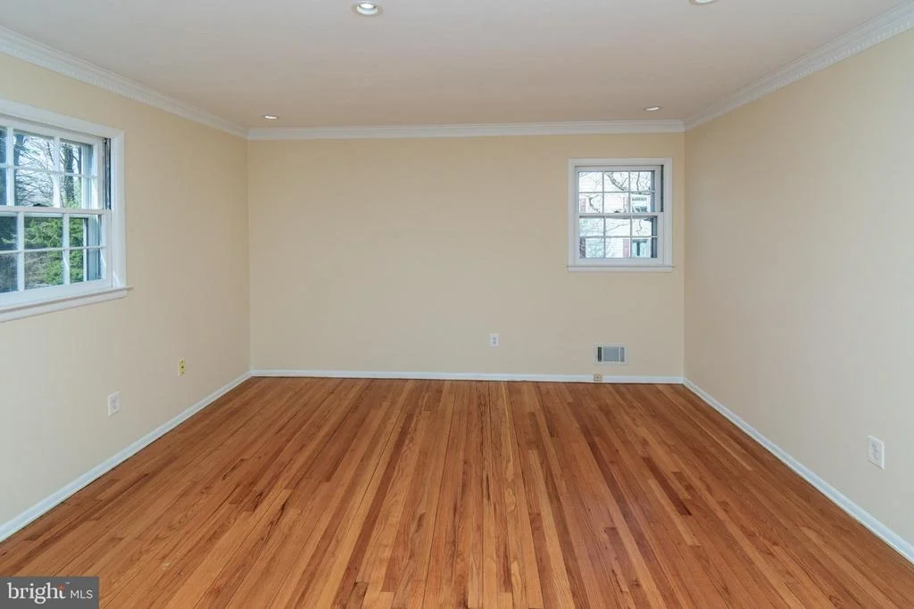 Photo of 6 JEFFREY LANE