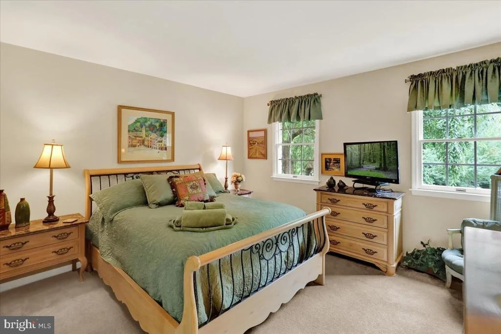 Photo of 225 LOGAN AVENUE