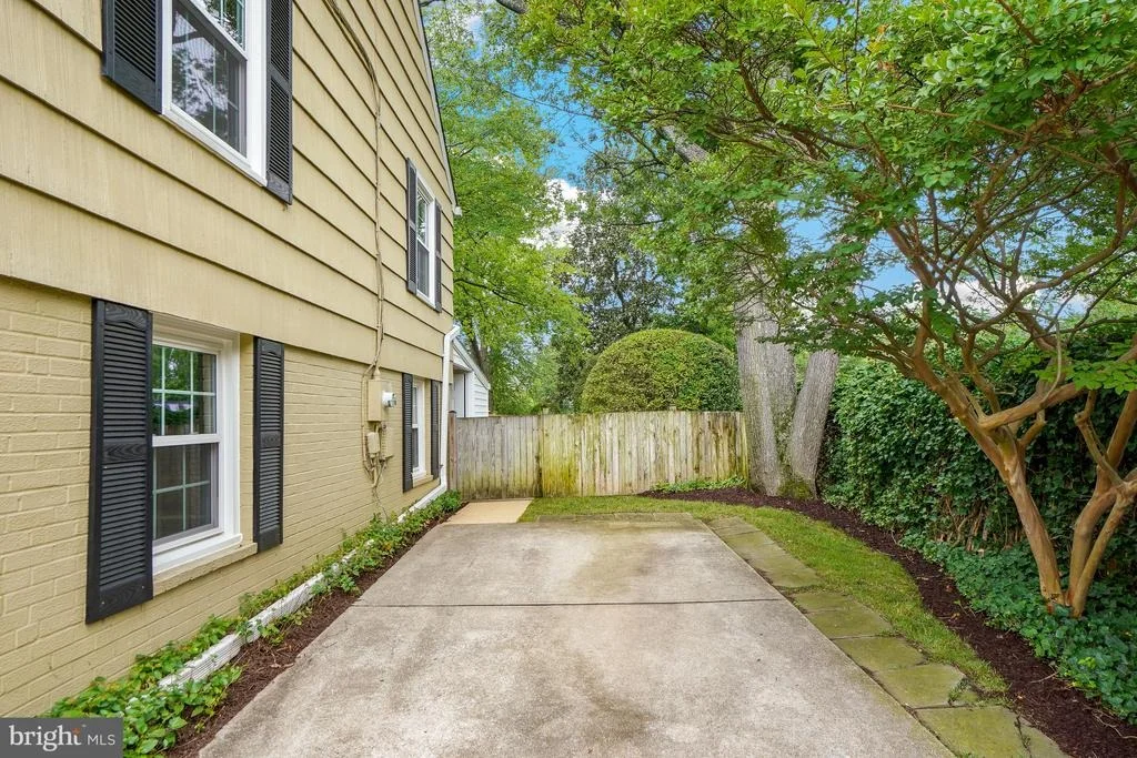 Photo of 8524 DOTER DRIVE