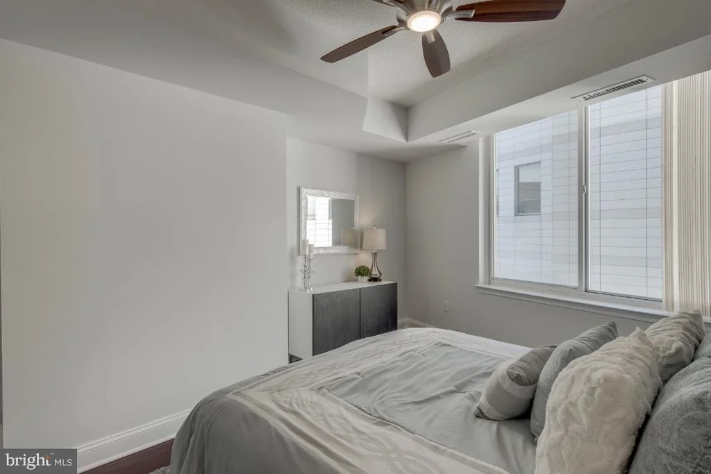 Photo of Unit 709 at 930 WAYNE AVENUE