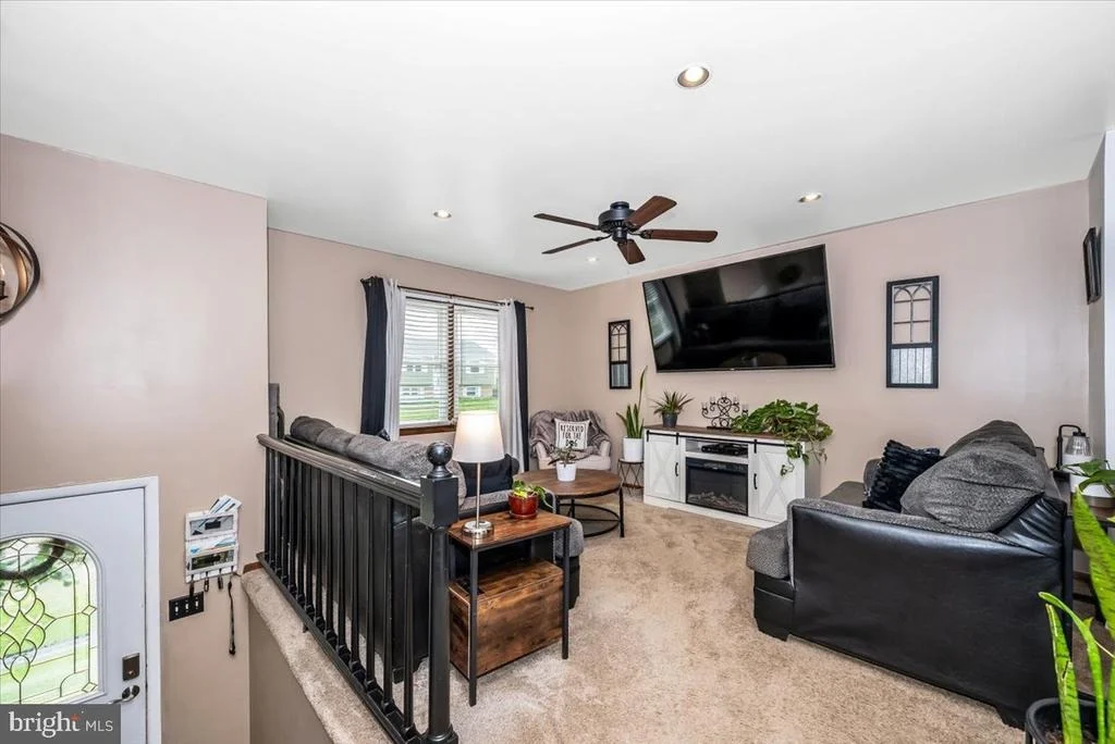 Photo of 223 TAMARACK WAY