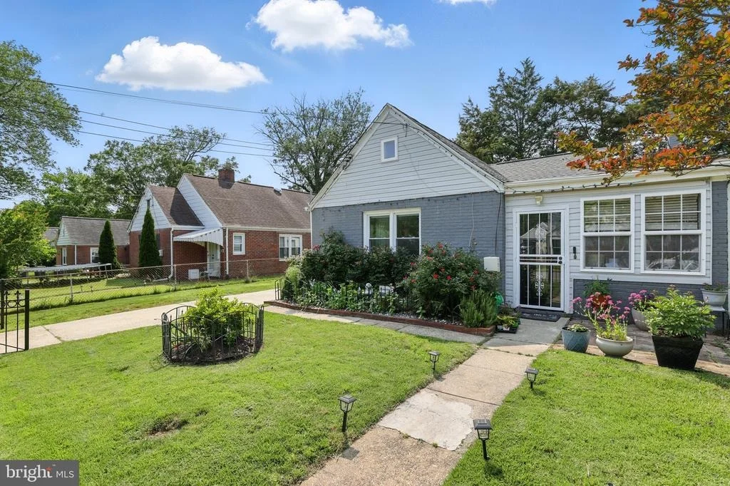 Photo of 6836 STANDISH DRIVE