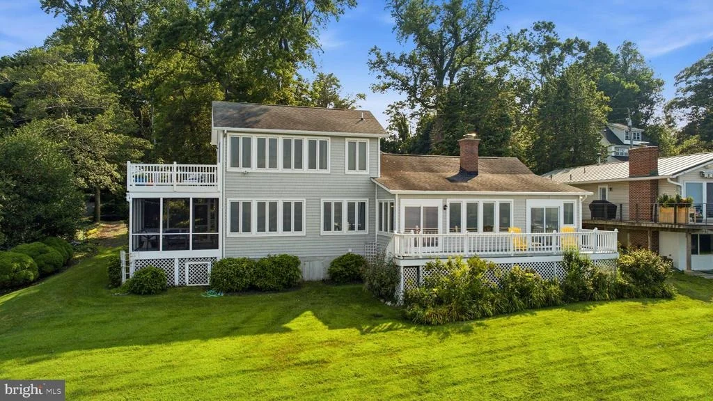 Photo of 5424 BEACH DRIVE