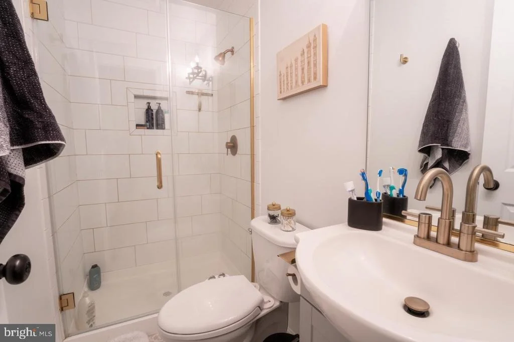 Photo of 2125 OAK ROAD