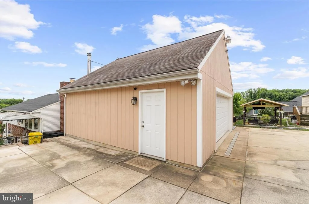 Photo of 5801 REDMOND STREET