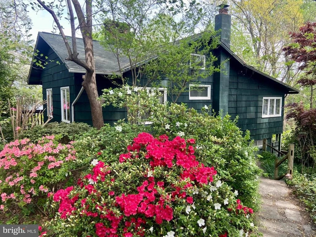 Photo of 322 CLOPSTON HILL