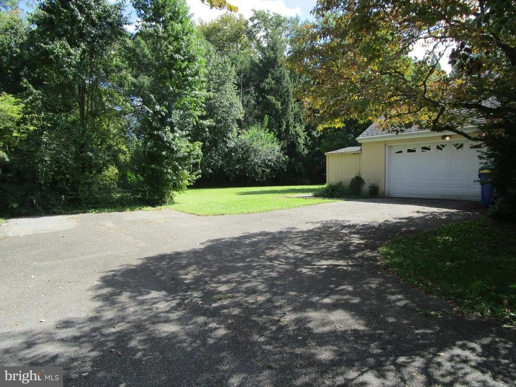 Photo of 40 W FAIRWAY CIRCLE