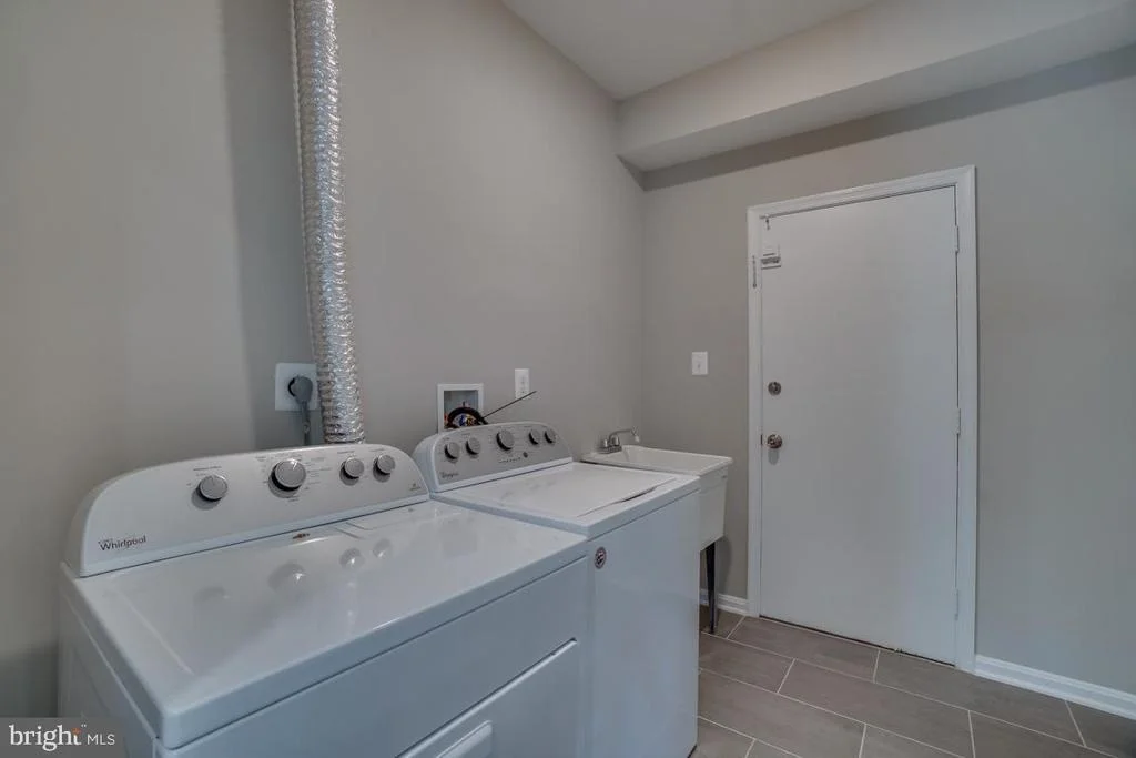 Photo of 913 SADDLEBACK COURT