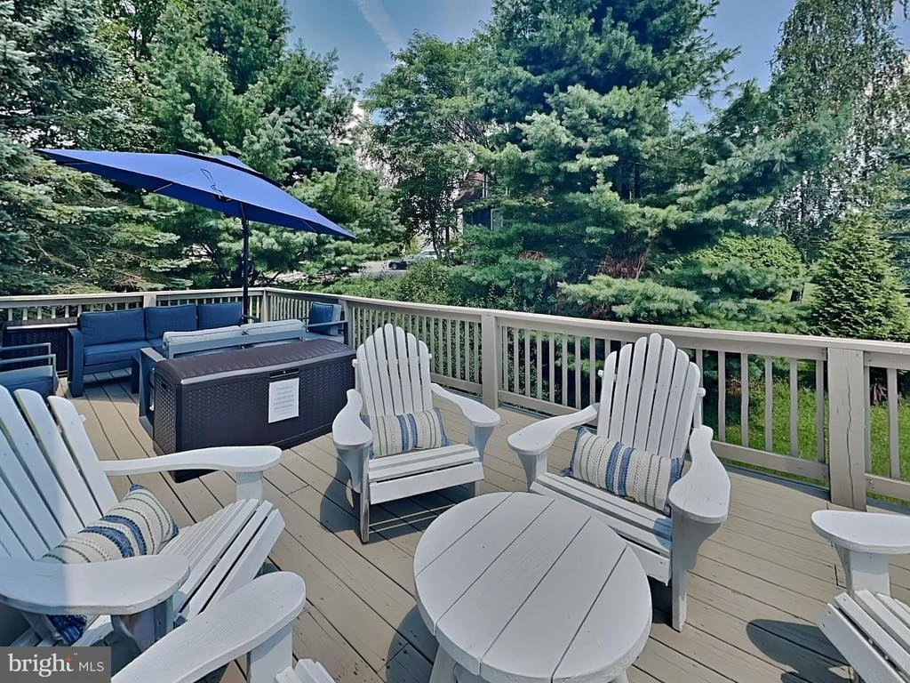 Photo of 305 LAKE POINTE DRIVE