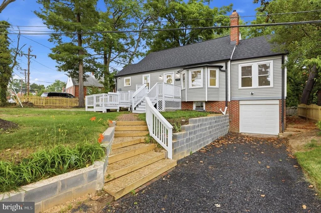 Photo of 805 LANGLEY DRIVE