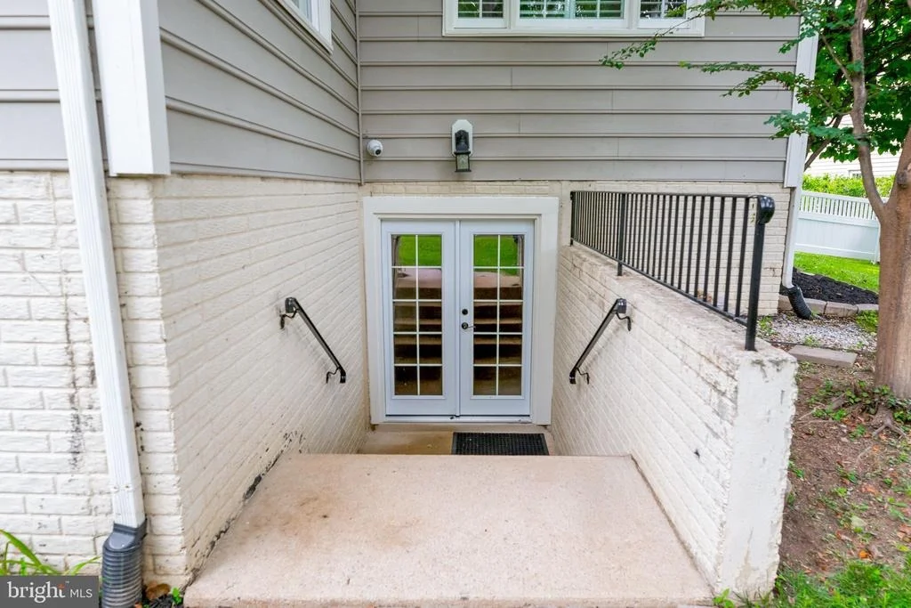 Photo of 9809 JOHN ROBERT WAY