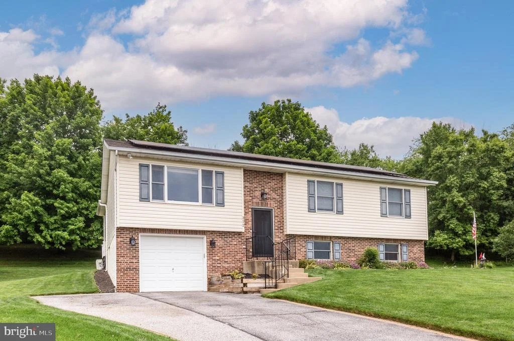 Photo of 312 INVERNESS CLOSE