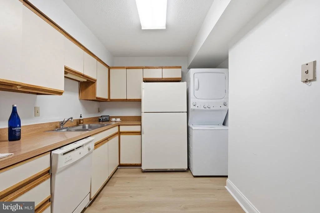 Photo of Unit 4822 at 15100 INTERLACHEN DRIVE