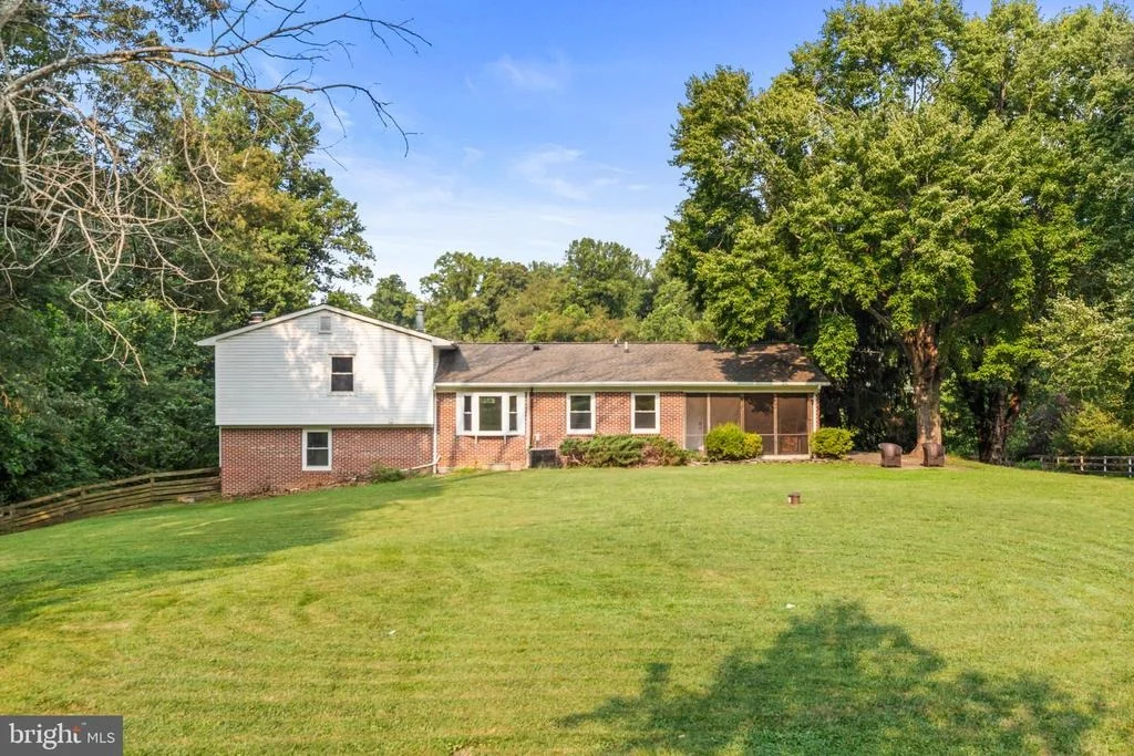 Photo of 6907 CLIFTON ROAD