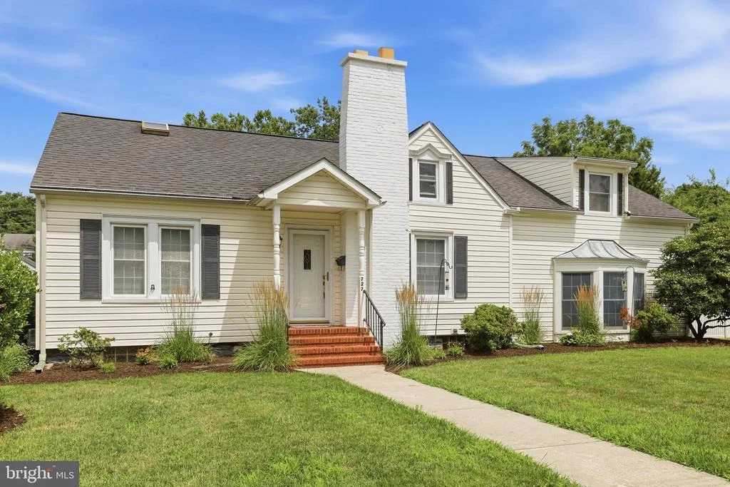 Photo of 727 N GOVERNORS AVENUE