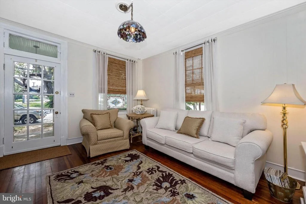 Photo of 323 W 7TH STREET
