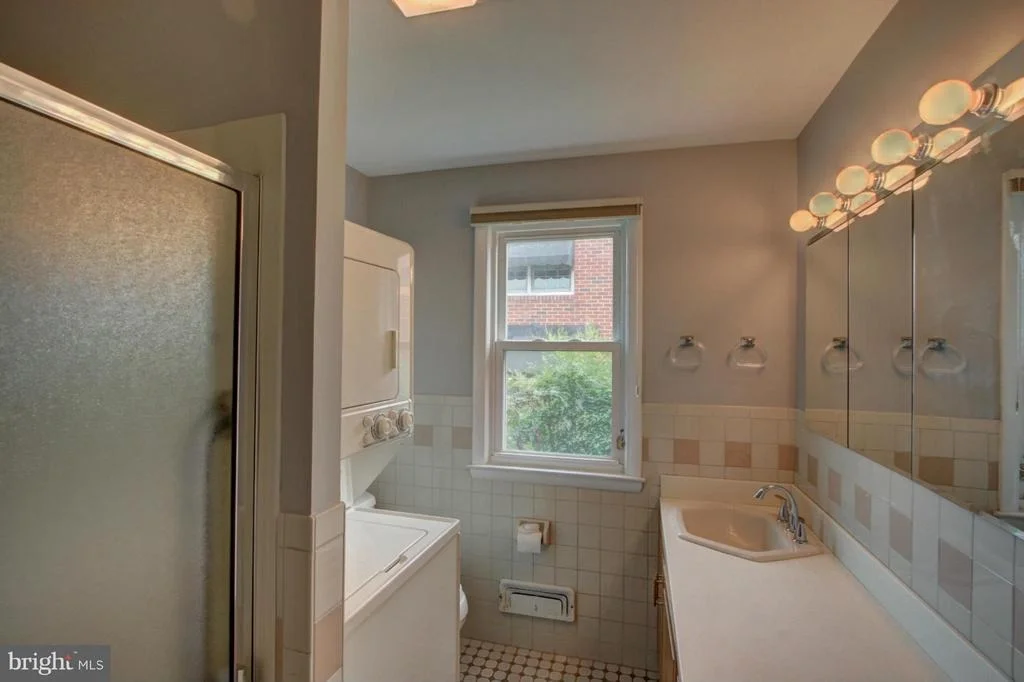 Photo of 500 MAPLE ROAD E