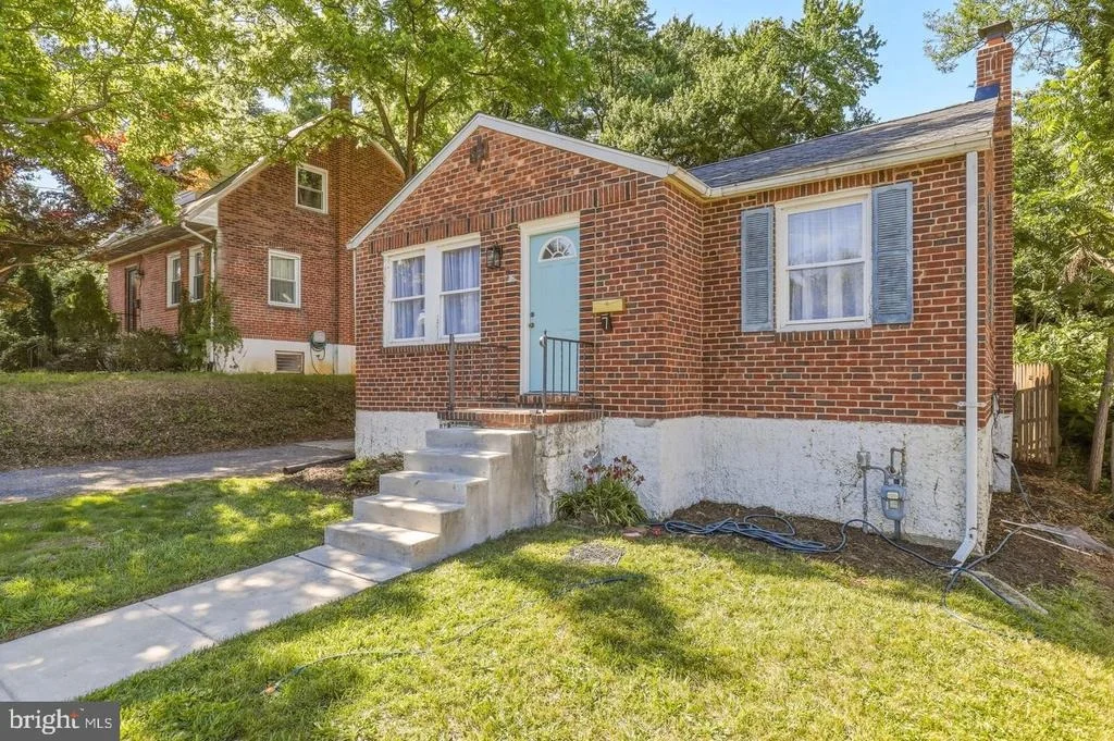 Photo of 7 LODGE ROAD