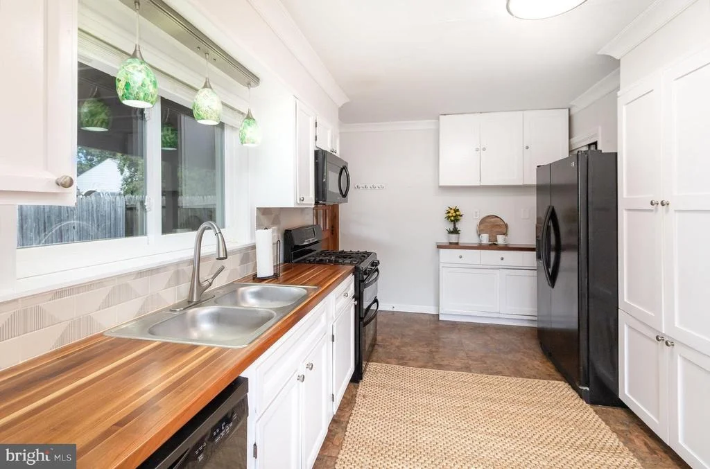 Photo of 2033 SHORE DRIVE