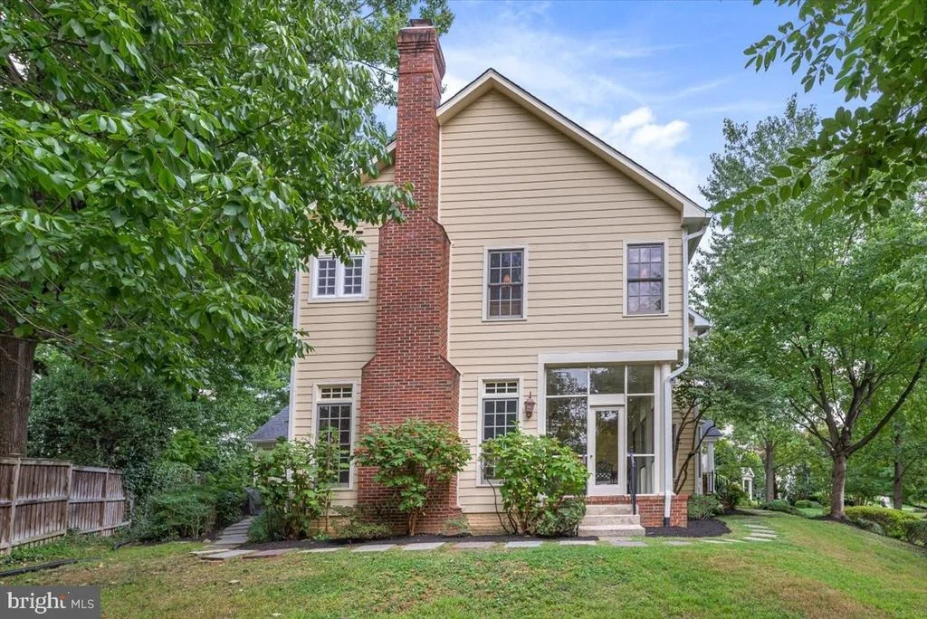 Photo of 6807 MEADOW LANE