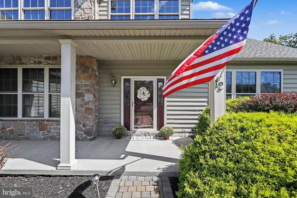 Photo of 12 E SUMMIT DRIVE