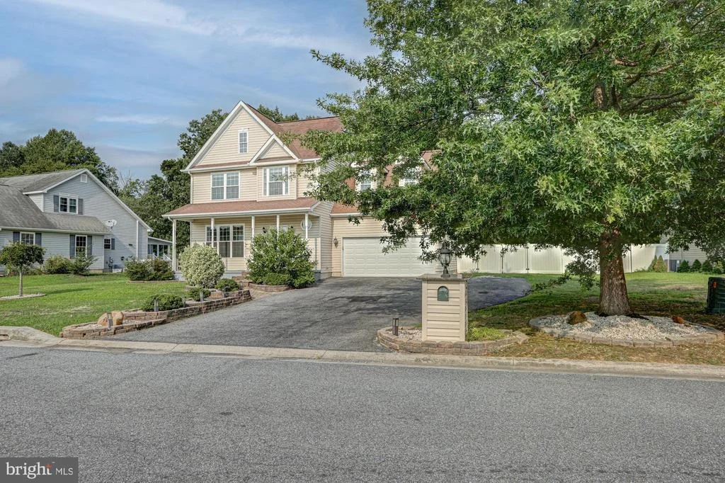 Photo of 409 INDIA DRIVE