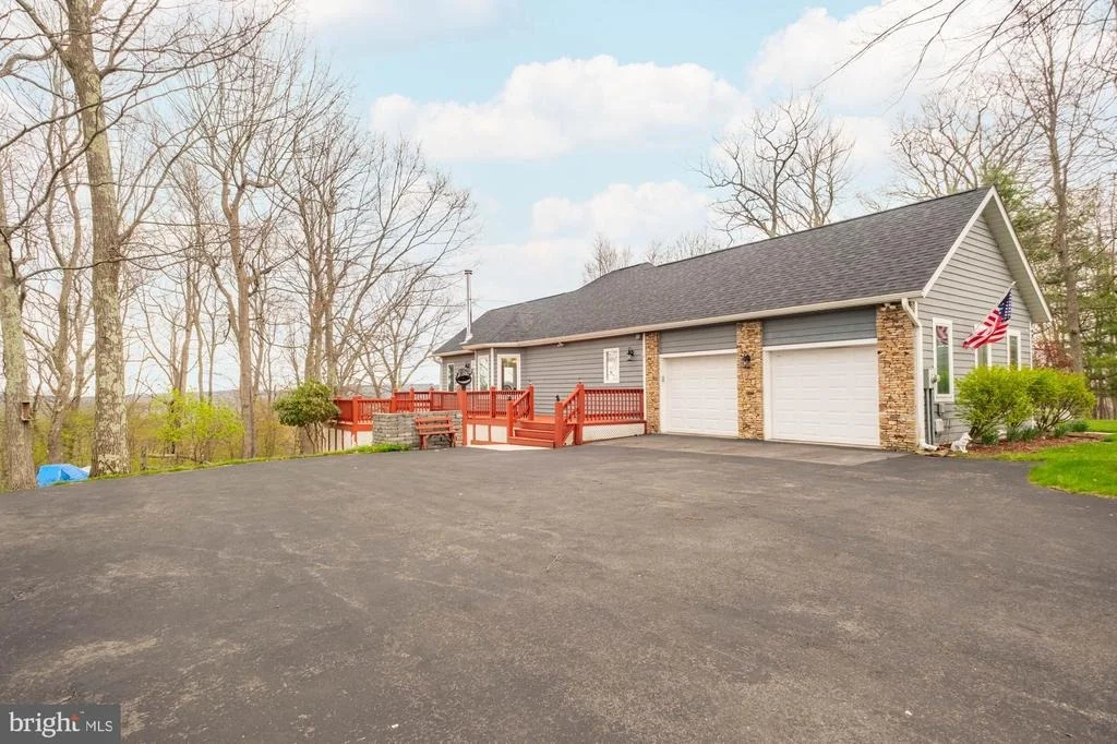 Photo of 790 SUNSET RIDGE DRIVE