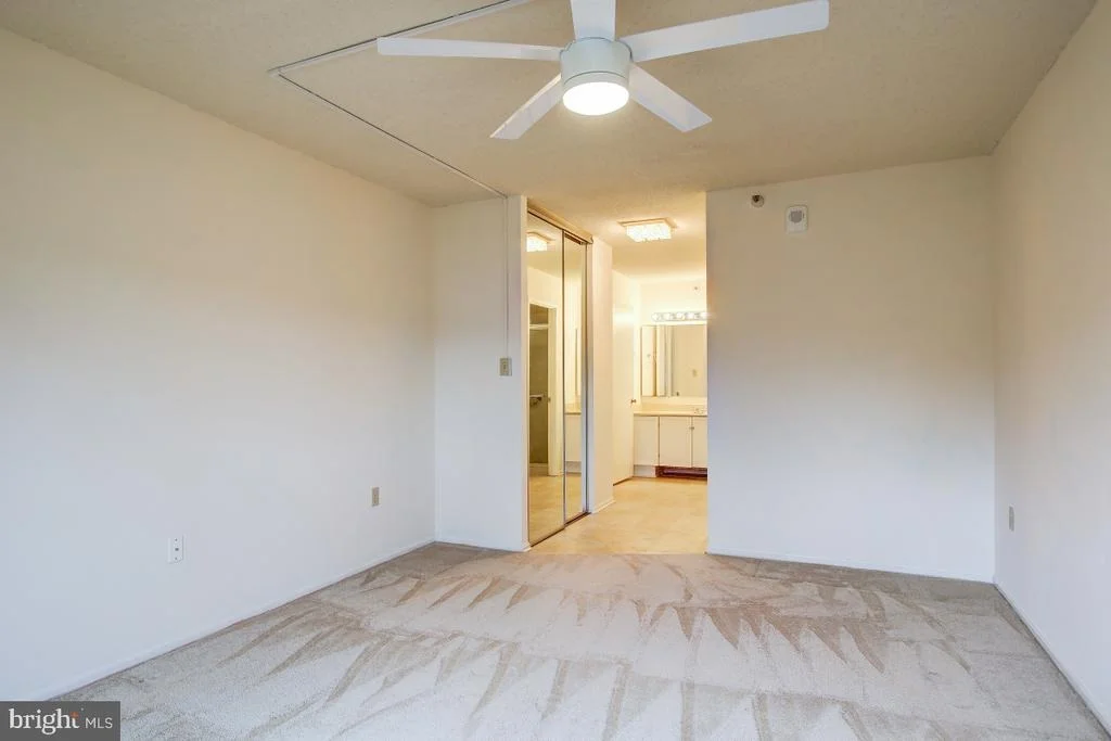 Photo of Unit 1422 at 15101 INTERLACHEN DRIVE