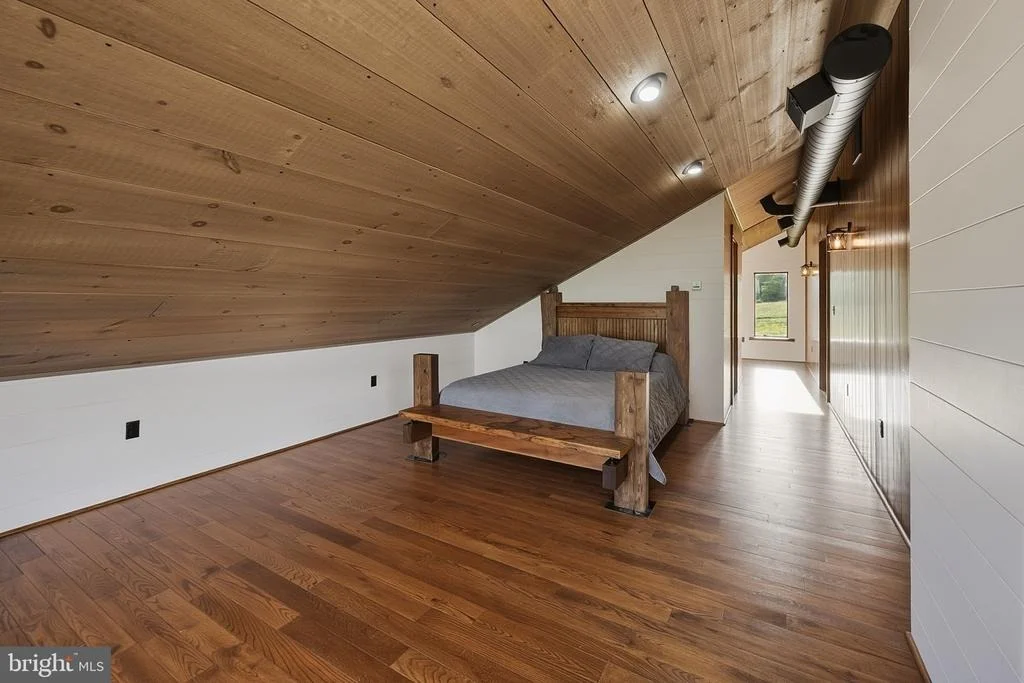 Photo of 415 NAZELROD ROAD