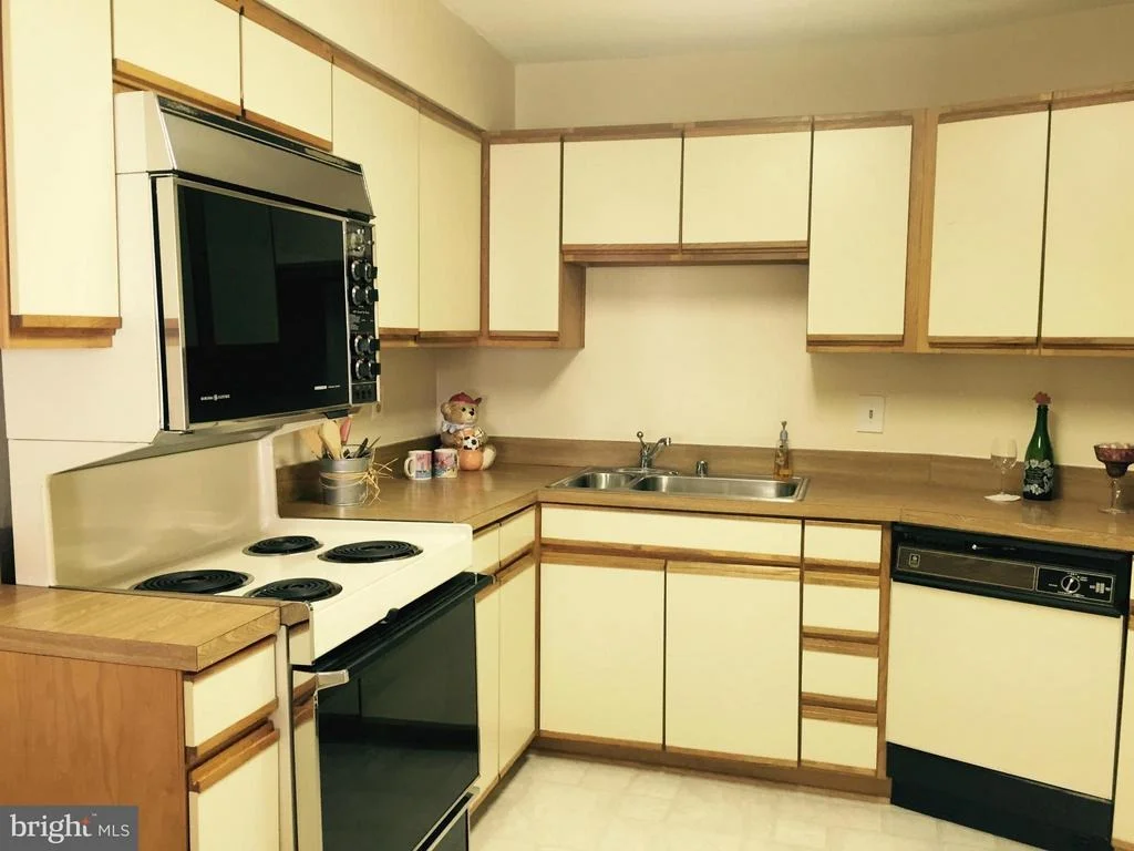 Photo of Unit 41003 at 15100 INTERLACHEN DRIVE