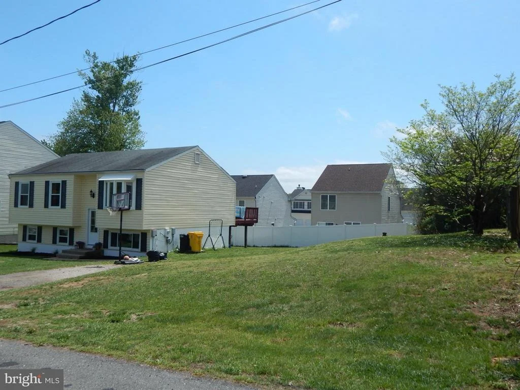 Photo of 107 PINEVIEW AVENUE