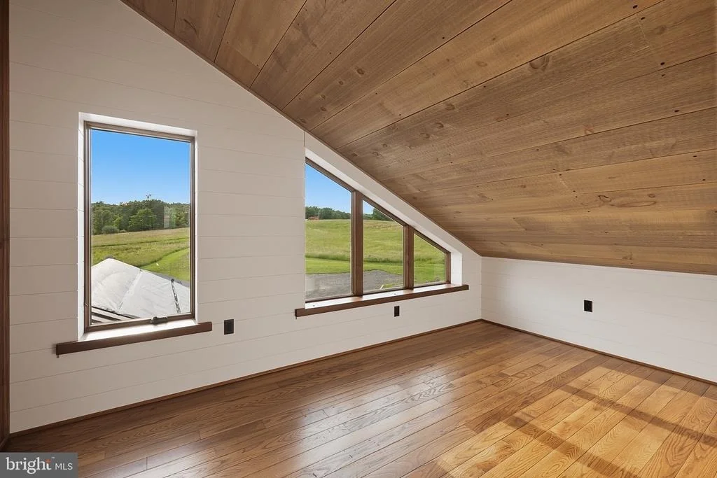 Photo of 415 NAZELROD ROAD