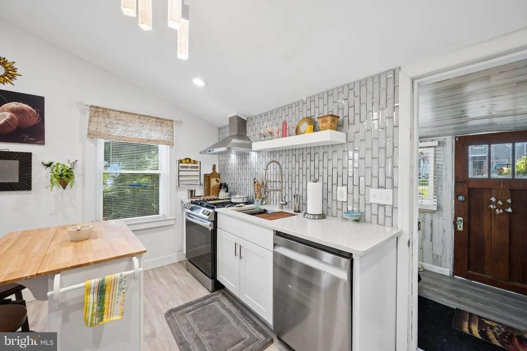 Photo of 3355 FALLS ROAD