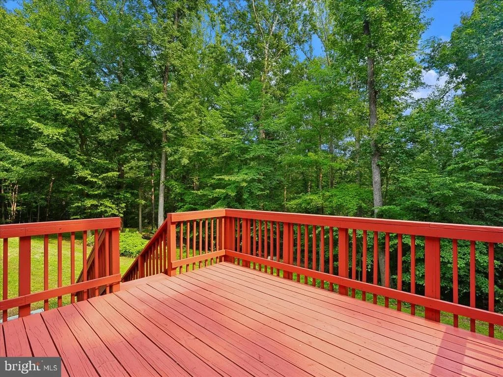 Photo of 8253 HONEYSUCKLE ROAD