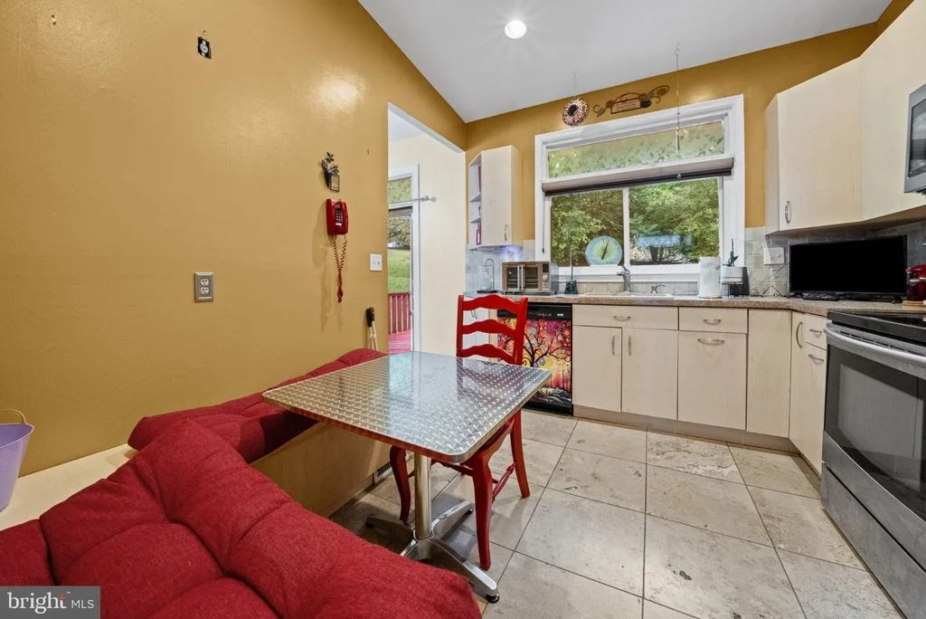 Photo of 6816 TIMBERLANE ROAD