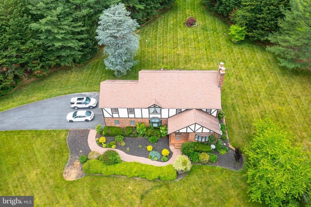 Photo of 2300 KINGS ARMS DRIVE