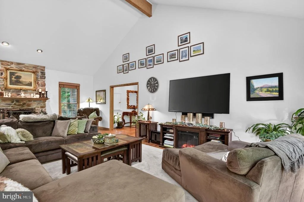 Photo of 1137 SUGARLOAF MOUNTAIN ROAD