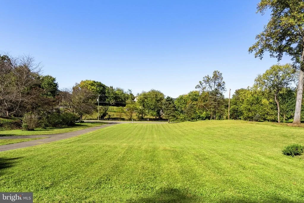 Photo of 9707 CREST HILL ROAD