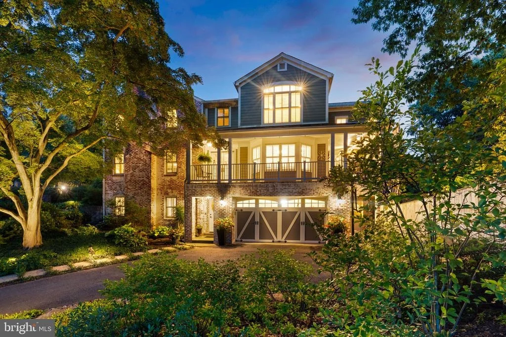 Photo of 710 WOODSIDE PARKWAY